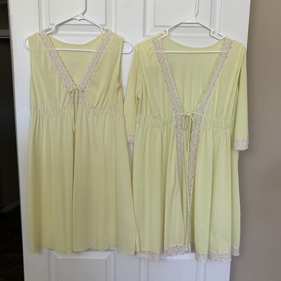 Vintage ILGWU Night Gown And Robe Set Yellow Lace Nylon Medium 70’s Retro - Picture 1 of 12